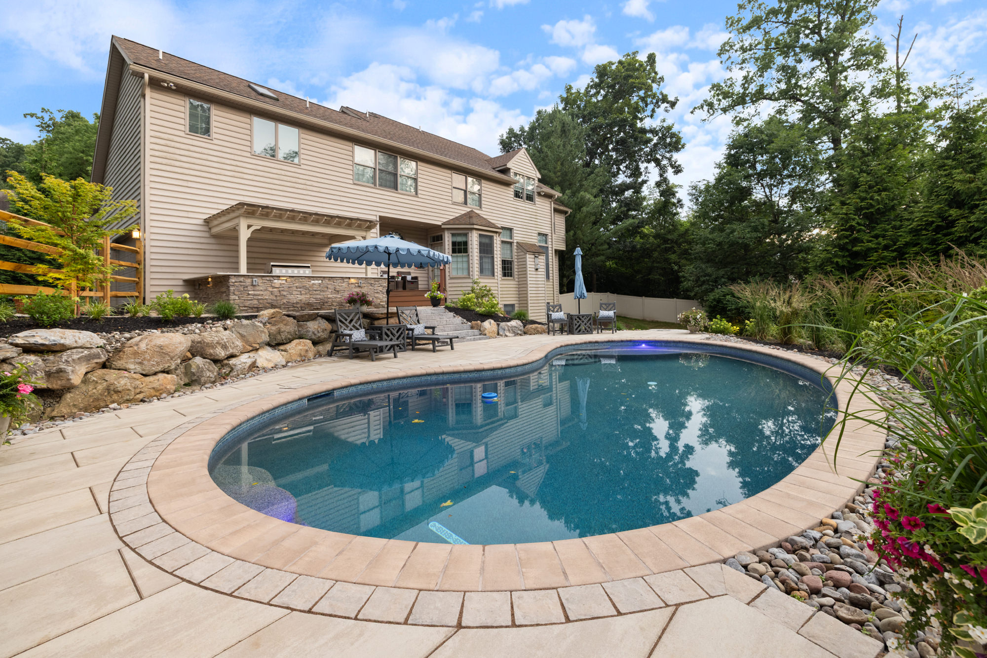 Outdoor kitchen and stone hardscape in Center Valley, PA